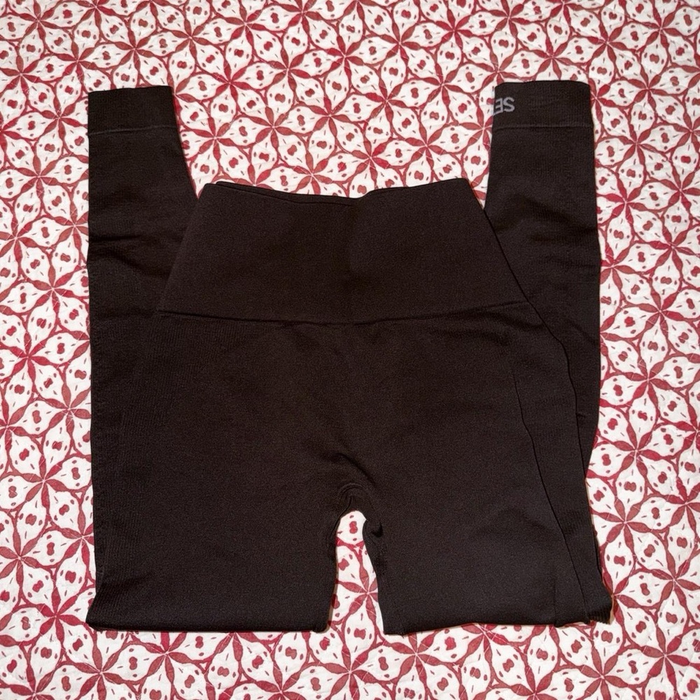 Set Active espresso brown leggings in size medium